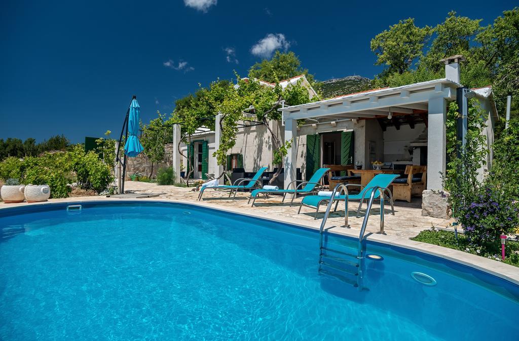 Holiday Home Vineyard House โบล ภายนอก รูปภาพ