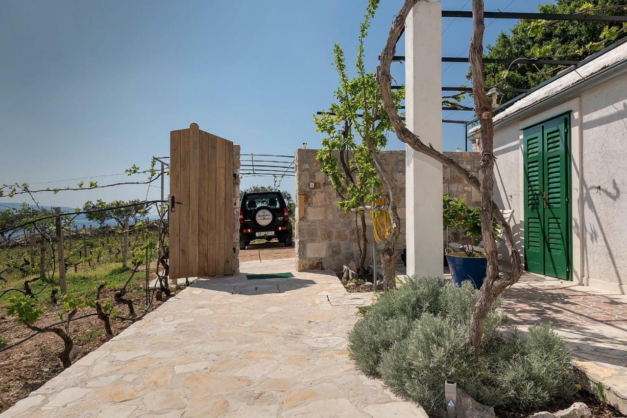 Holiday Home Vineyard House โบล ภายนอก รูปภาพ