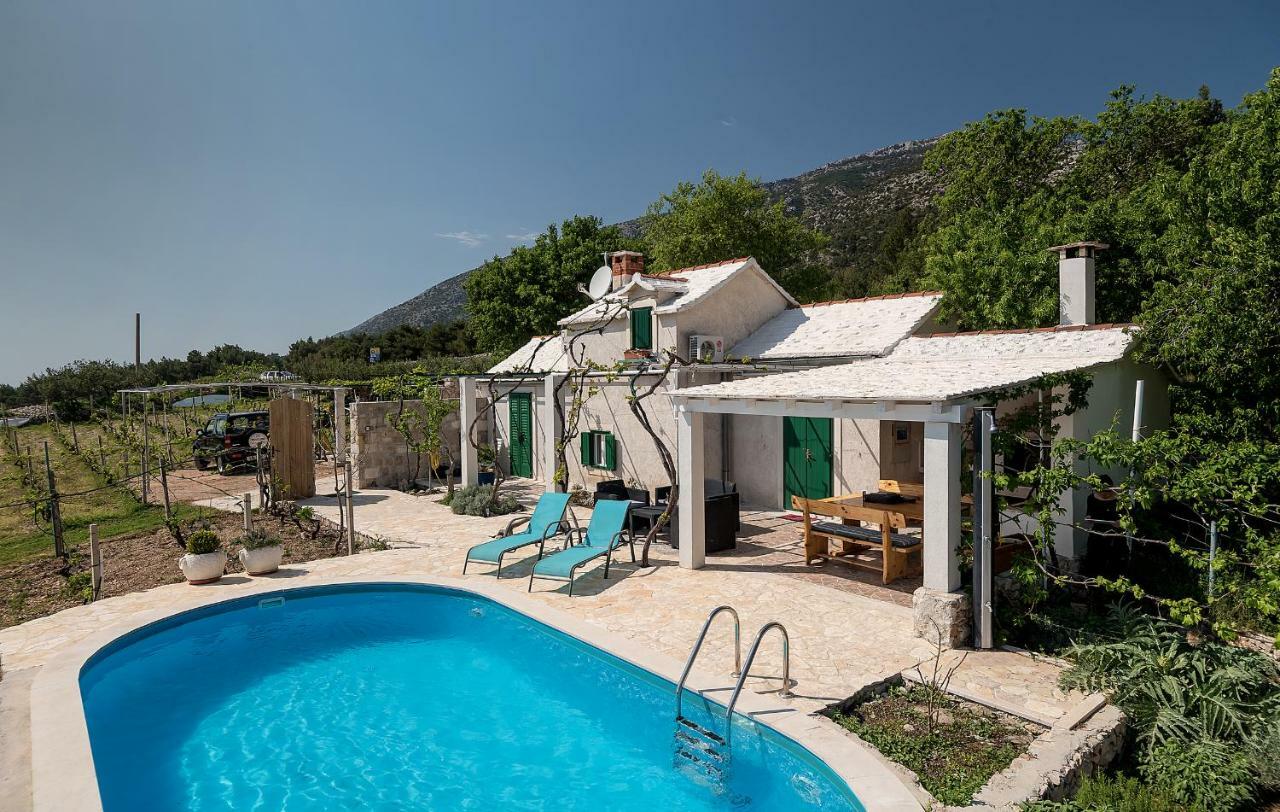 Holiday Home Vineyard House โบล ภายนอก รูปภาพ